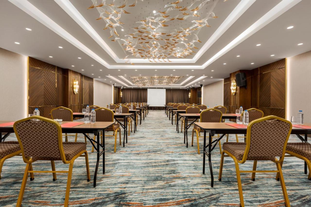 Ramada By Wyndham Istanbul Umraniye Hotel Kültér fotó